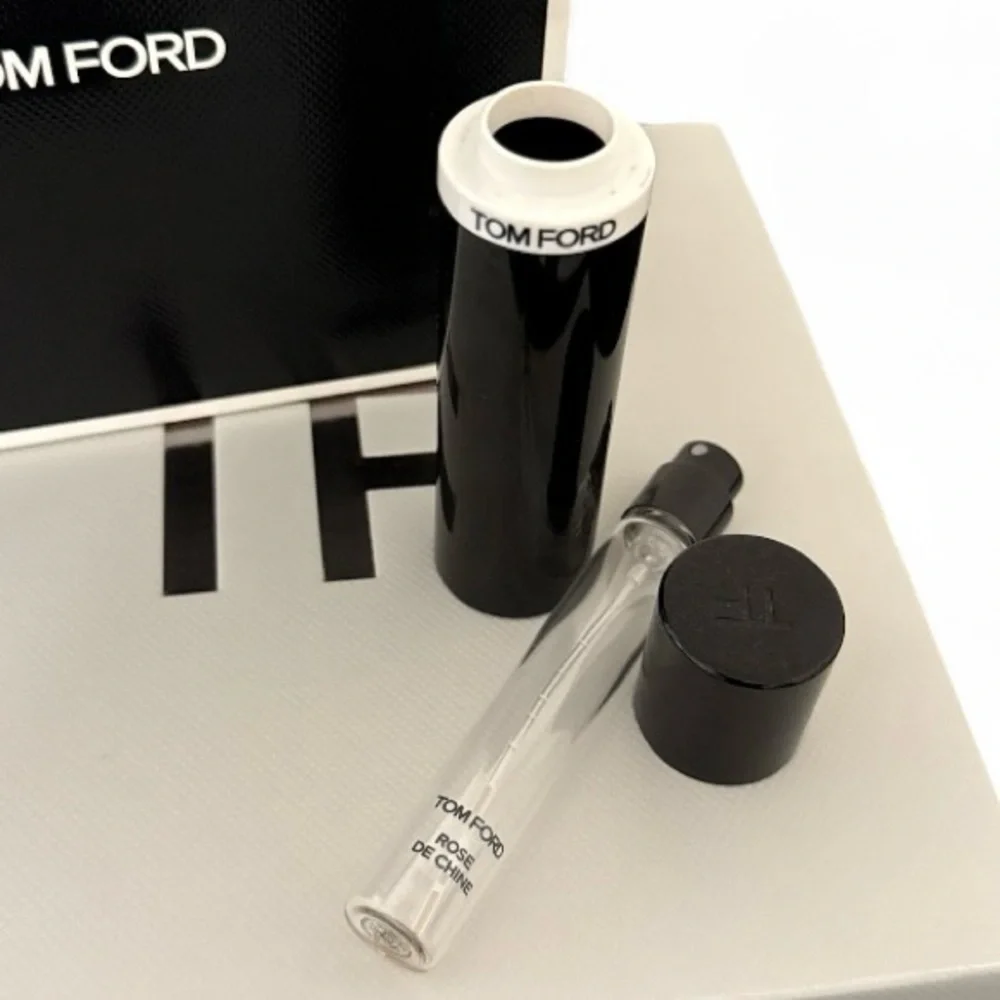 Tom Ford Travel Spray Magnetic Case Refillable with Empty Rose De Chine Bottle - Picture 2 of 3